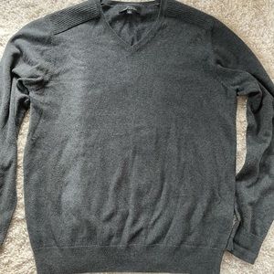 Marc Anthony size large V-neck gray sweater. Cotton/cashmere. Excellent cond.